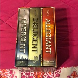 Divergent books